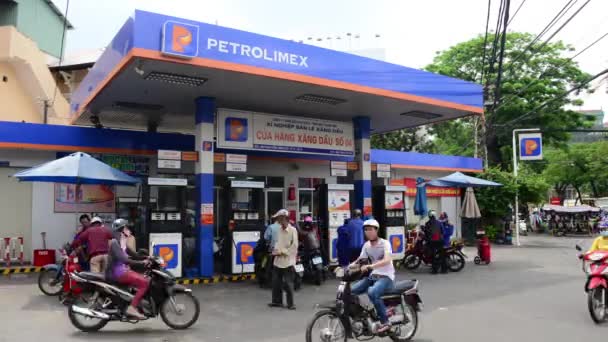 Gasolinera en Ciudad Ho Chi Minh (Saigón ) — Vídeos de Stock