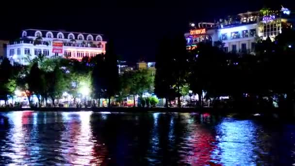 Hoan Kiem a panorama v noci — Stock video