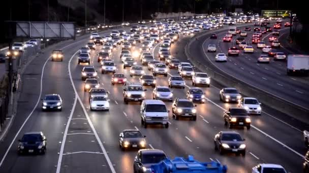 Tráfico de autopistas en Los Ángeles — Vídeo de stock