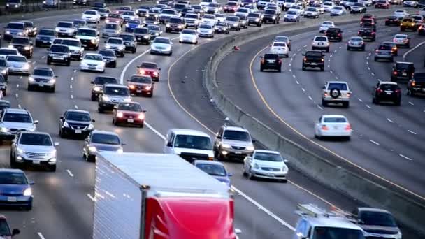 Freeway verkeer in los angeles — Stockvideo