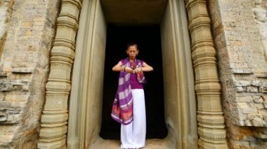 Angkor Wat Tapınağı'nda ibadet