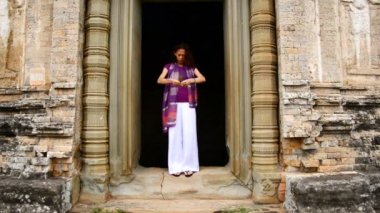 Angkor Wat Tapınağı'nda ibadet