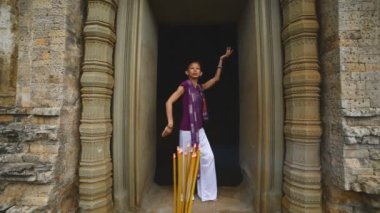 Angkor Wat Tapınağı'nda ibadet