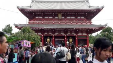 Sensoji Tapınağı'nda turistler