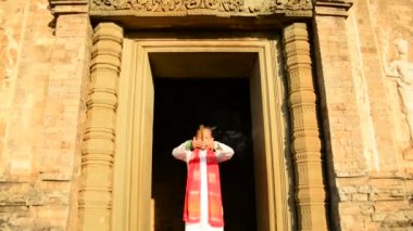 Angkor Wat Tapınağı'nda ibadet