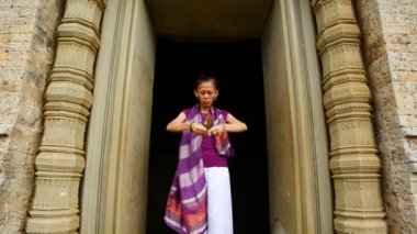 Angkor Wat Tapınağı'nda ibadet