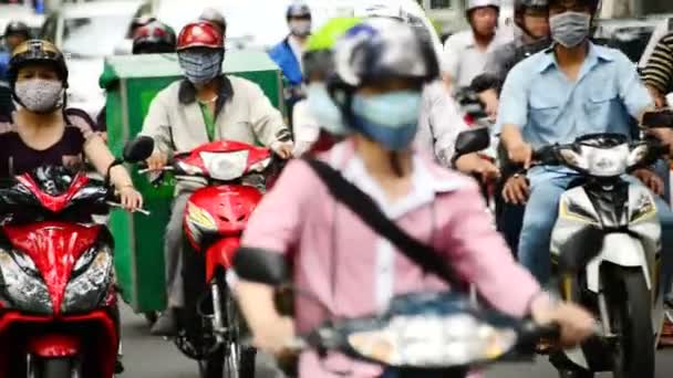 Tráfico de motos en el centro — Vídeos de Stock