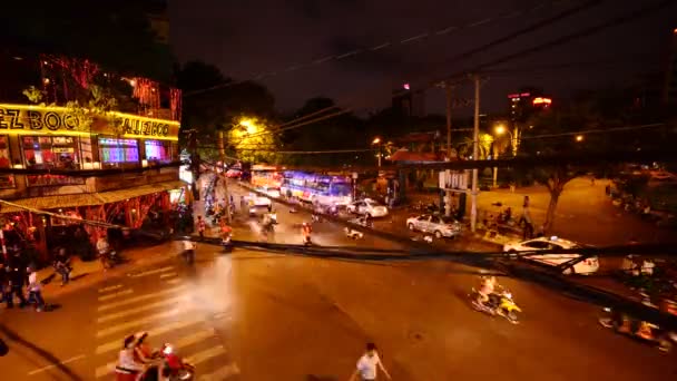 Traffic in Pham Ngu Lao — Stock Video