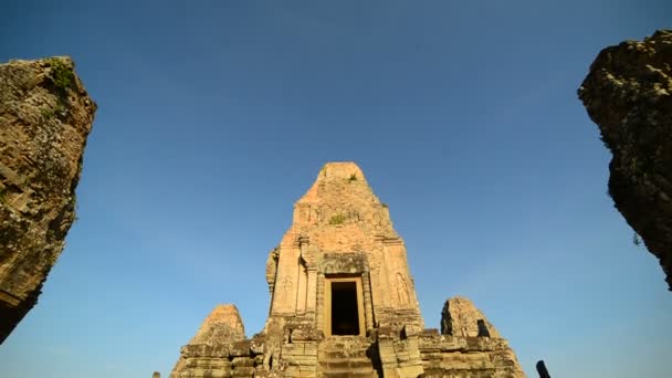 Templo murado pela manhã — Vídeo de Stock