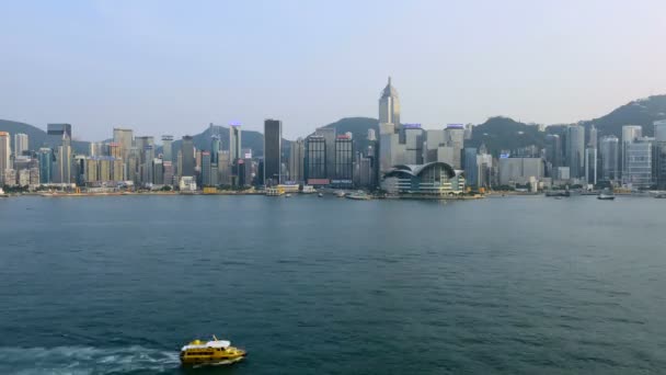 Viktorya Limanı ve Hong Kong Skyline — Stok video