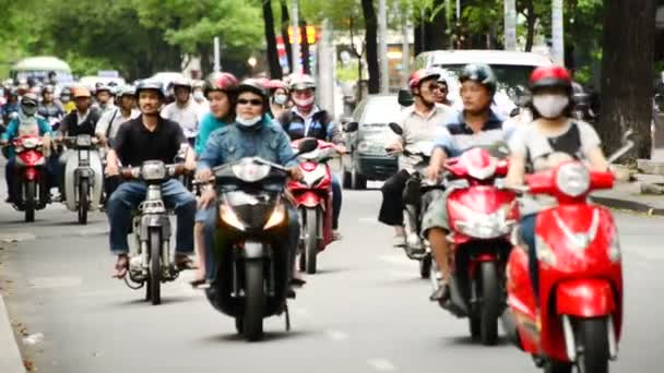 시내에서 오토바이 교통 — 비디오