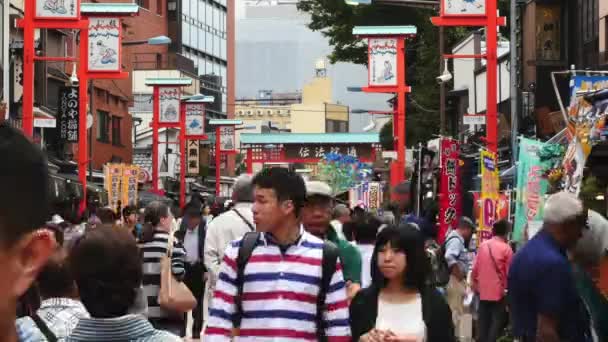 Turistas en el Templo Sensoji — Vídeos de Stock