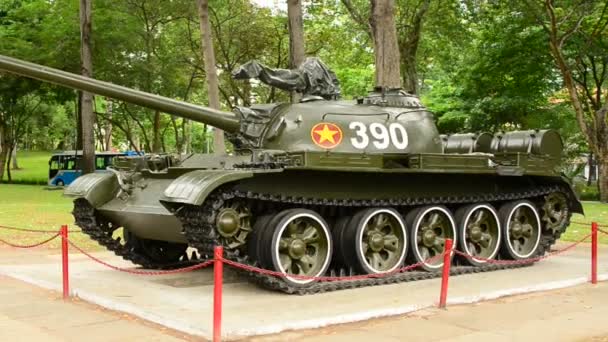 Tank at the Independence Palace — Stock Video