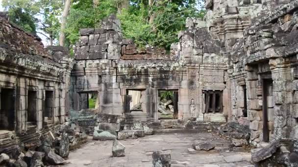 Abandonar el arco del templo y el patio — Vídeo de stock