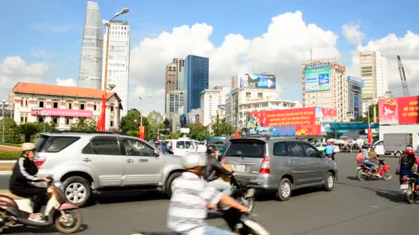Трафік на жвавій вулиці — стокове відео