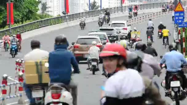 İşlek cadde üzerinde trafik — Stok video