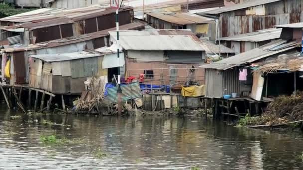 Хижины в дельте Меконга — стоковое видео