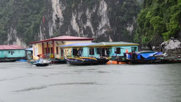 Villaggio di pescatori galleggianti — Video Stock