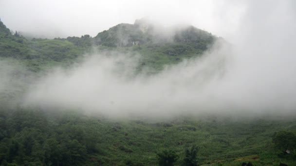 Nebbia nelle montagne di Sapa — Video Stock