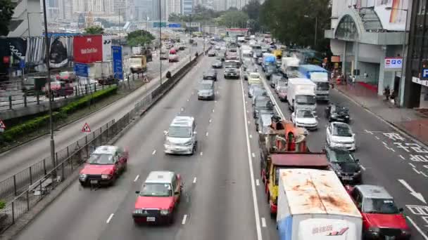 Verkeer op drukke Hong Kong Freeway — Stockvideo