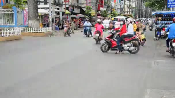 Tráfico en la calle ocupada — Vídeos de Stock