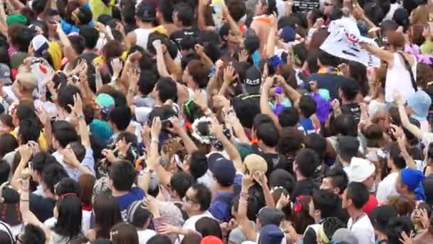 Multidões no Festival de Música Eletrônica — Vídeo de Stock