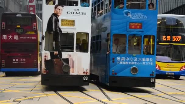Движение по оживлённому Гонконгскому шоссе — стоковое видео