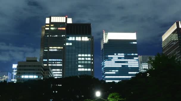 Облака, проходящие через центр Токио — стоковое видео
