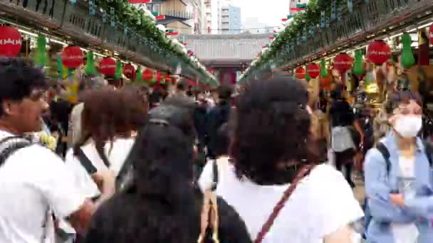 Tourists at Sensoji Temple — Stock Video