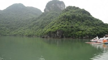 Yerel balıkçı köyü tekne turist