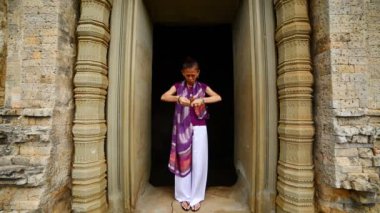 Angkor Wat Tapınağı'nda ibadet