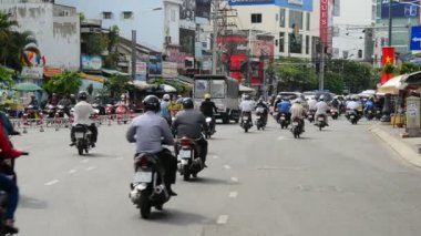 Şehir merkezindeki Hcmc meşgul Caddesi üzerinde trafik