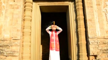 Angkor Wat Tapınağı'nda ibadet