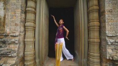 Angkor Wat Tapınağı'nda ibadet