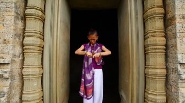 Angkor Wat Tapınağı'nda ibadet