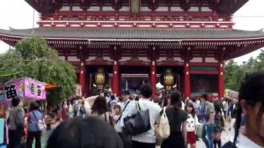 Sensoji Tapınağı'nda turistler