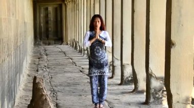 Angkor Wat Tapınağı'nda ibadet