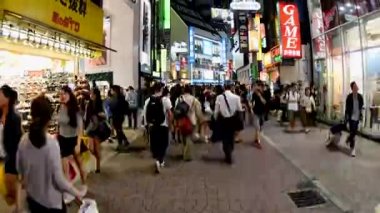 Meşgul Shinjuku eğlence