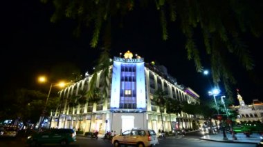 Gece şehir trafiği