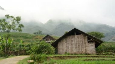 Çiftlik evleri ile pirinç terasları Vadisi