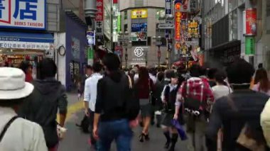 Shibuya alışveriş bölgesi gündüz meşgul