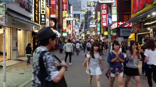 Upptagen Shibuya Shopping distrikt dagtid — Stockvideo