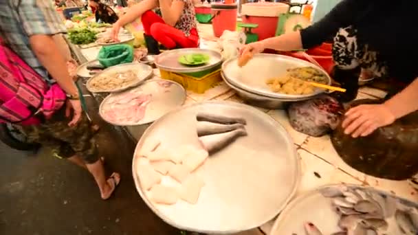 Paseo por el mercado de la calle ocupada — Vídeos de Stock