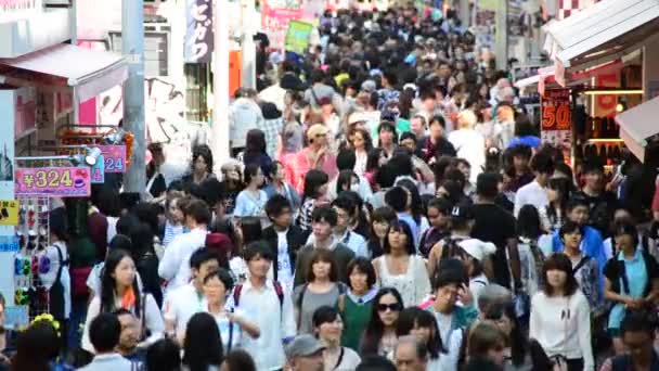 Calle Takeshita abarrotada en Harajuku — Vídeos de Stock