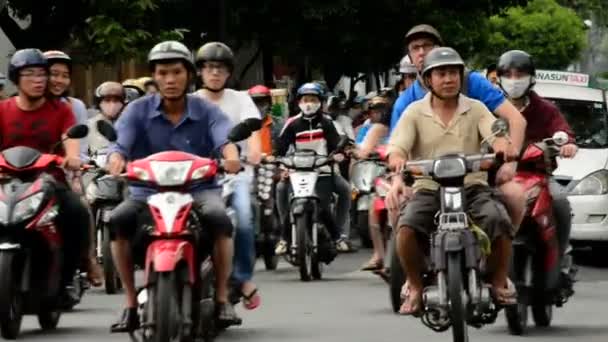 Tráfico de motos en el centro — Vídeos de Stock