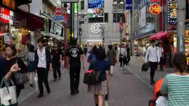 Upptagen Shibuya Shopping distrikt dagtid — Stockvideo