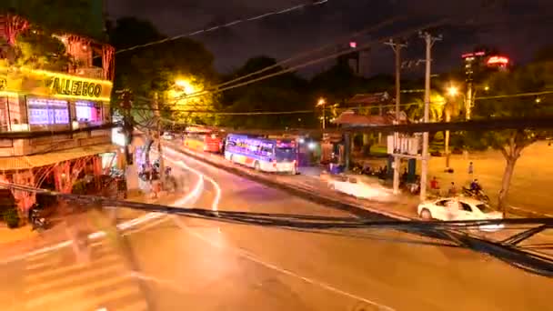 Gece şehir trafiği — Stok video