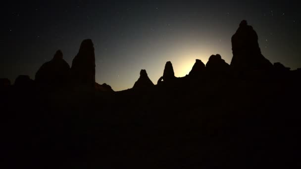 Tronas csúcsok, a kaliforniai sivatagban — Stock videók