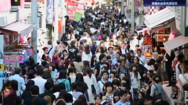 Calle Takeshita abarrotada en Harajuku — Vídeos de Stock