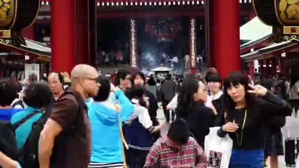 Туристи в Sensoji Temple — стокове відео